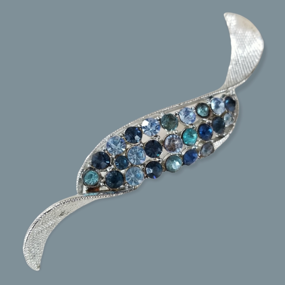 Vintage CORO Blue Rhinestone Brooch Mid Century Silver Tone Metal Finish - Picture 8 of 8